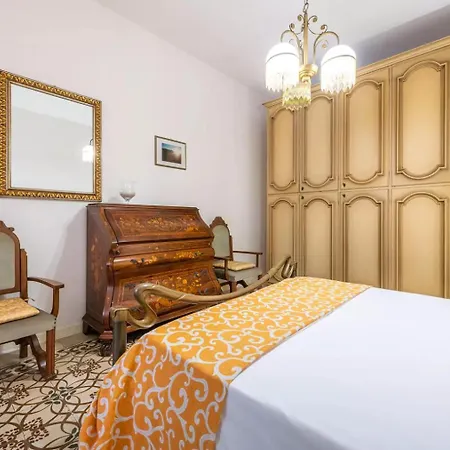 Domo De Maria - Calamenhir Apartmán
